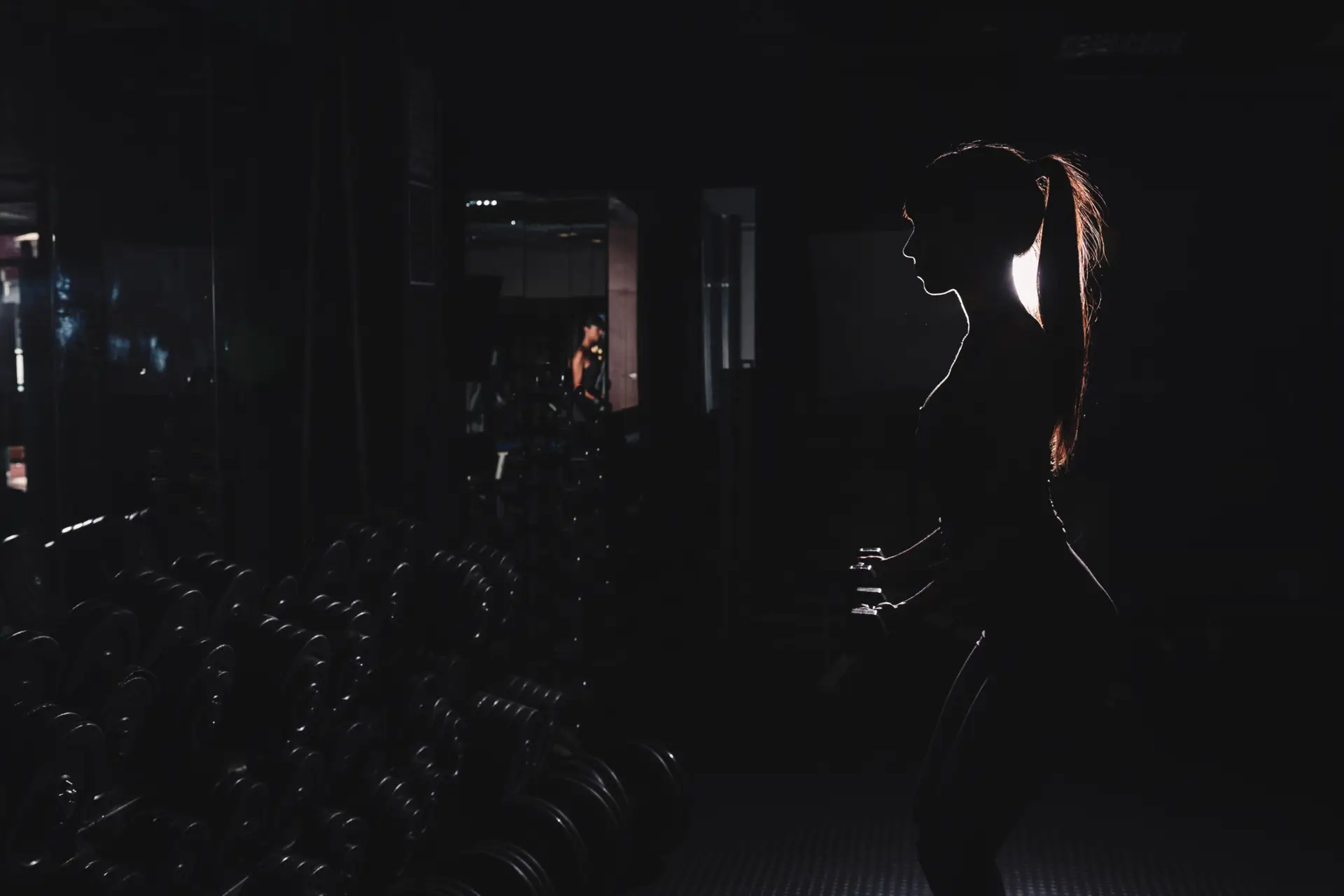 silhouette-woman-gym
